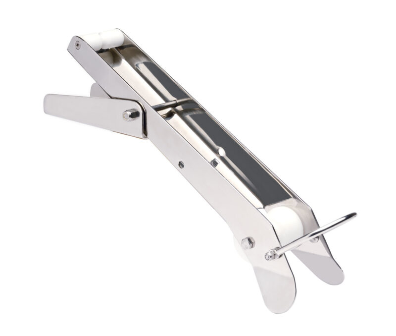 EXTENDABLE HINGED BOW ROLLER